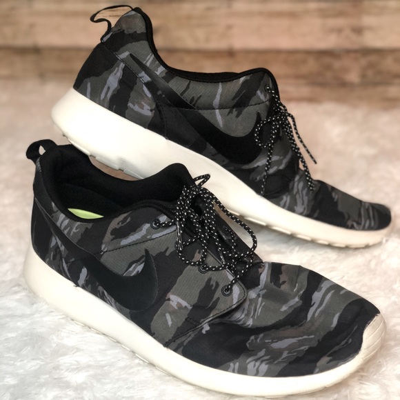 nike roshe run black grey